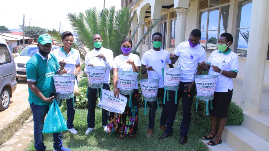 avant d'aller distribuer le poubelles... WORLD CLEAN UP DAY 2020!